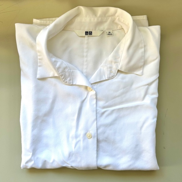 UNIQLO Rayon Blouse | Short Sleeve in WHITE XS - Picture 4 of 5